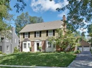 1020 Romany Rd, Kansas City, MO 64113