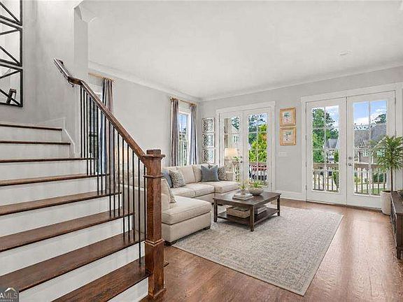 5th image of 219 Dawson Dr N