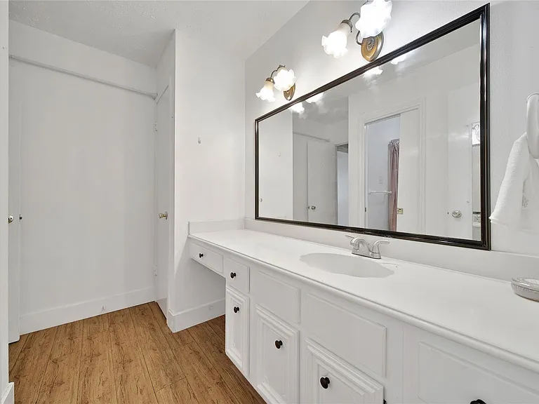 626 Park Knoll Ln — Photo 17