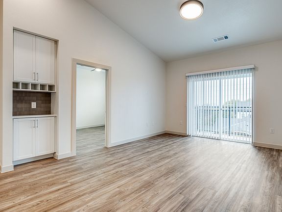 2nd image of 624 N Lancaster Ave APT 109