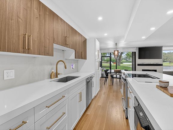 3rd image of 3207 Bridgewood Drive