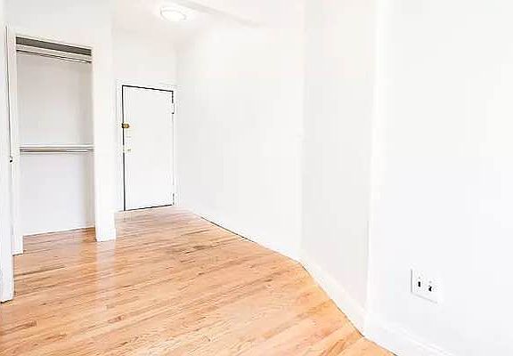 5th image of 520 E 6th St #7