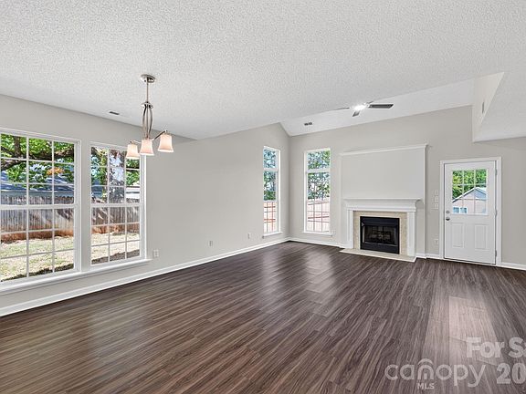 3rd image of 105 N Willow Ct