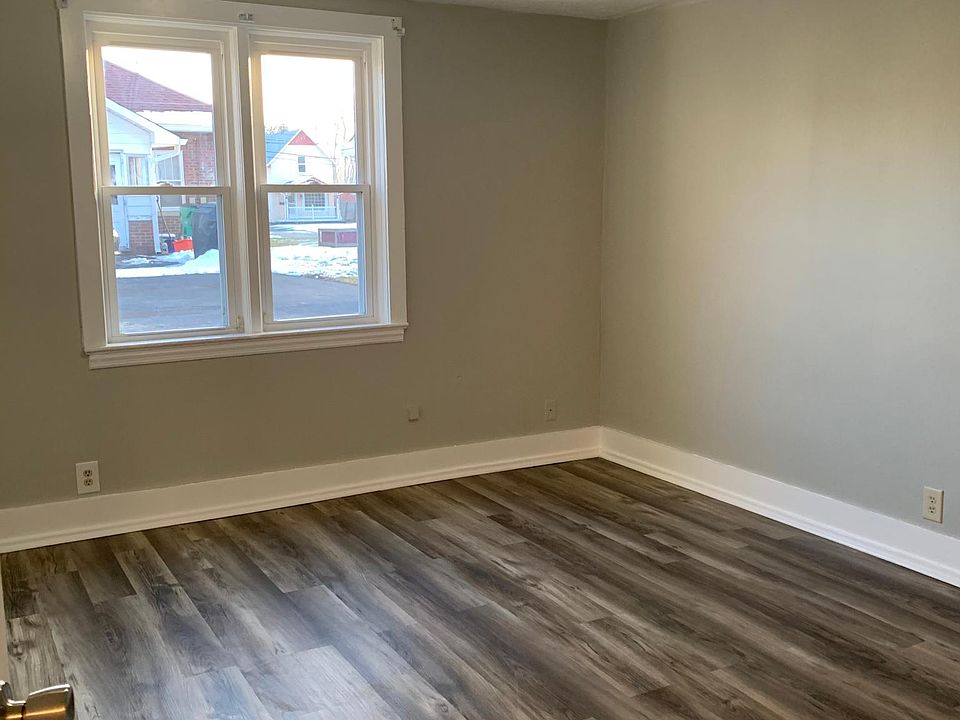 First bedroom, another angle.