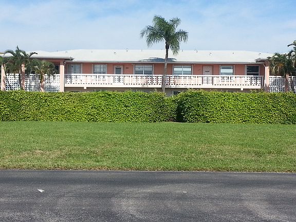 3rd image of 1810 NW 18th St APT 202