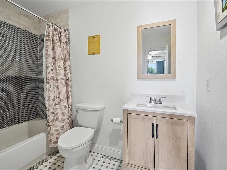 1001 E Reynolds St — Photo 20
