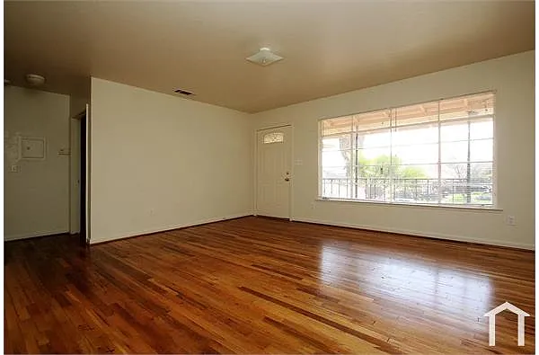 Building Photo - 548 W Hammond Ave #B