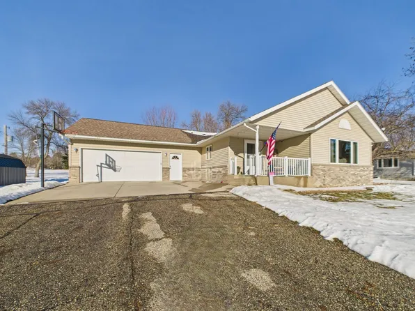 510 E 8th St, Starbuck, MN 56381