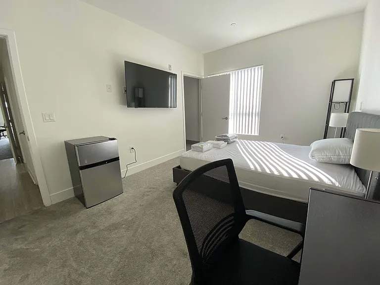 1435 N Poinsettia Pl — Photo 8