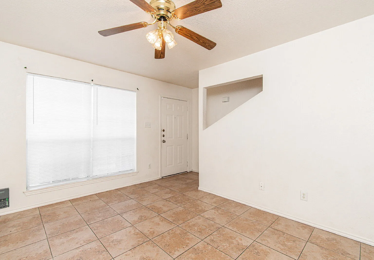 2 bed, 1.5 bath, 950 sqft, $700 — Photo 4