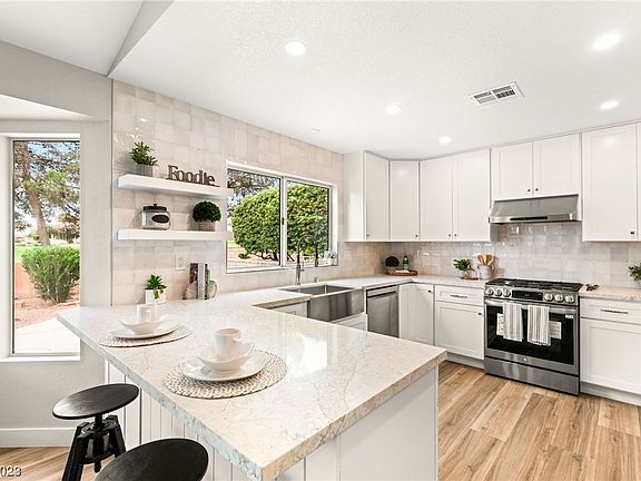 3rd image of 9429 Eagle Valley Dr