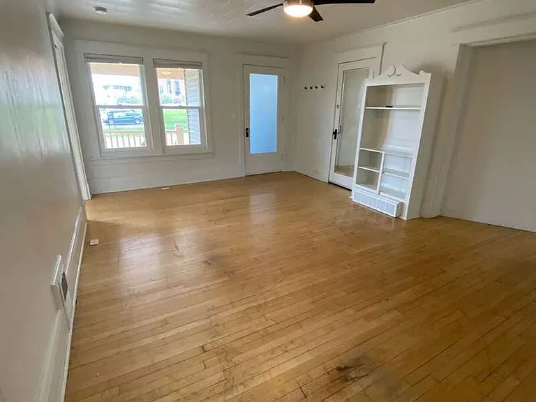 212 Smith St #1 — Photo 4