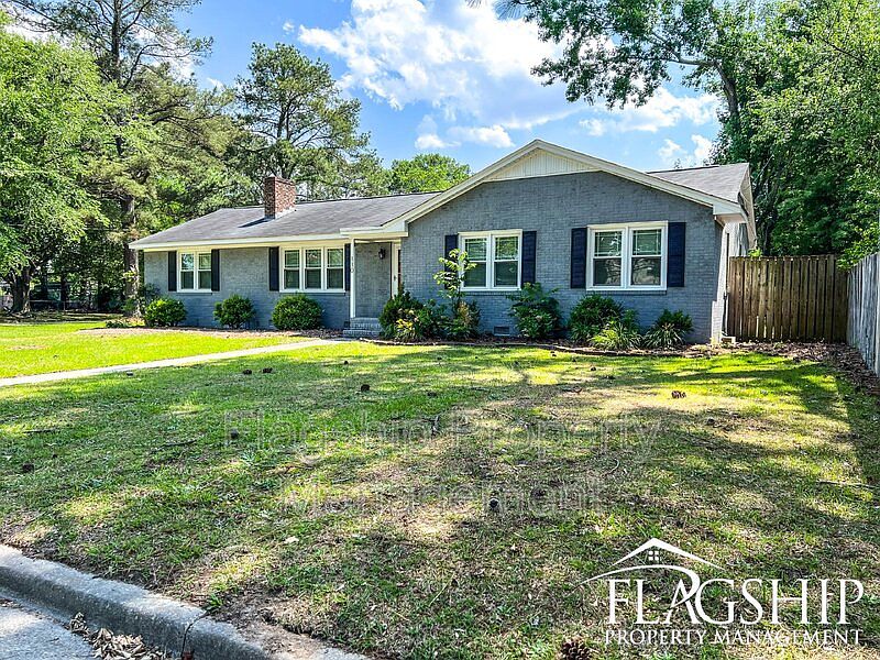 1st image of 110 Alexander Cir