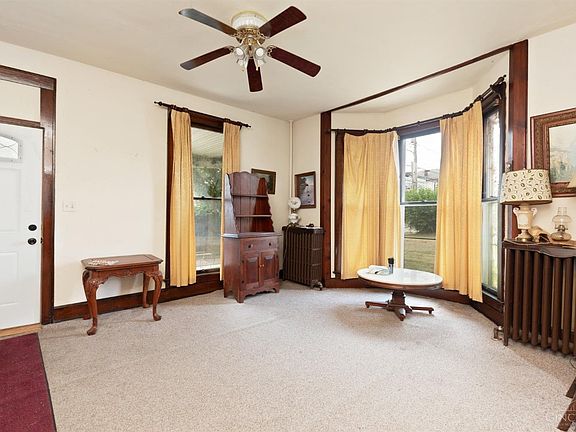 4th image of 123 Winchester St