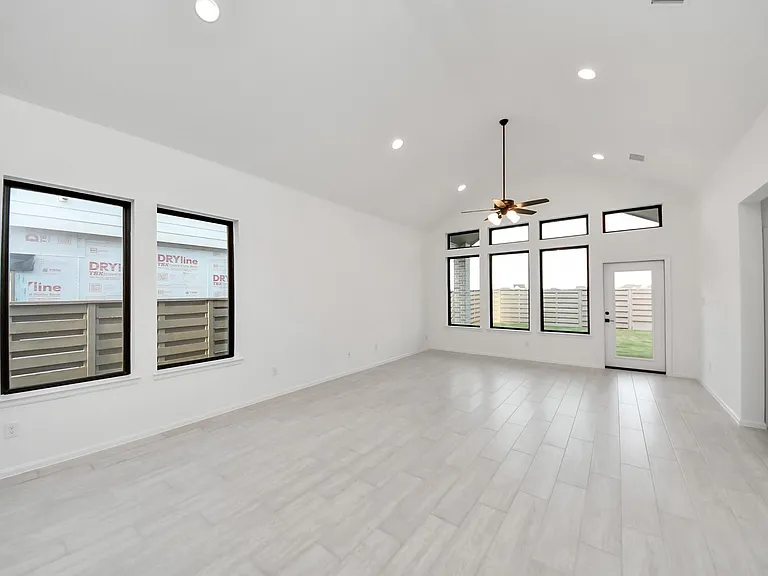 10706 Ursa St — Photo 11