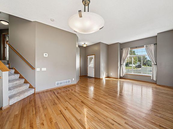 3rd image of 1452 Creekside Dr