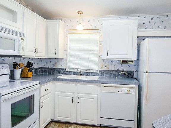 4th image of 2505 E Bay Dr #182