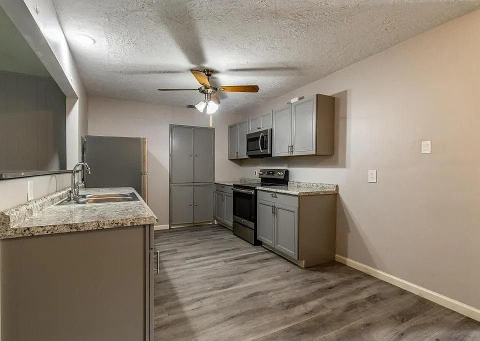 1st image of 463 Sprucewood Ln