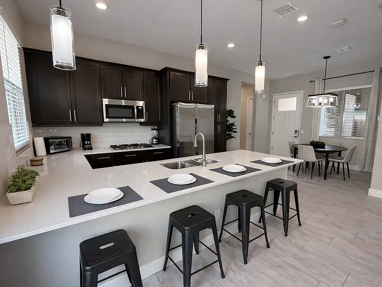2506 E Pleasant Ln — Photo 24