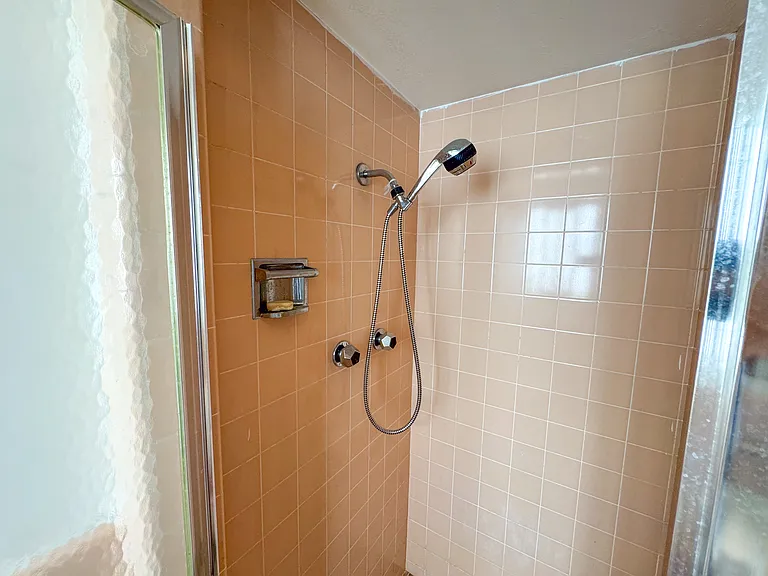 639 Broadway St #2 — Photo 9