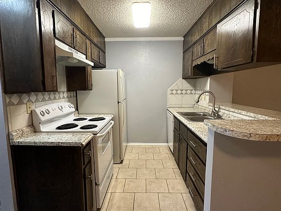 4th image of 1213 Wales Dr #C