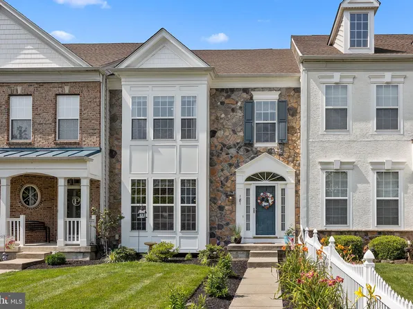 181 Pipers Inn Dr, Fountainville, PA 18923