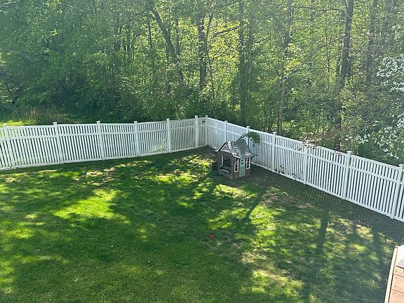 5th image of 425 Oakmont Ct