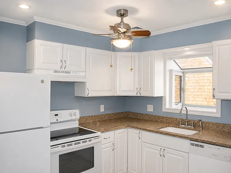 49 Seafoam Ave #2 — Photo 1