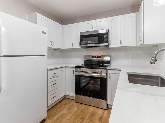 5th image of 320 Penn Oak Cir