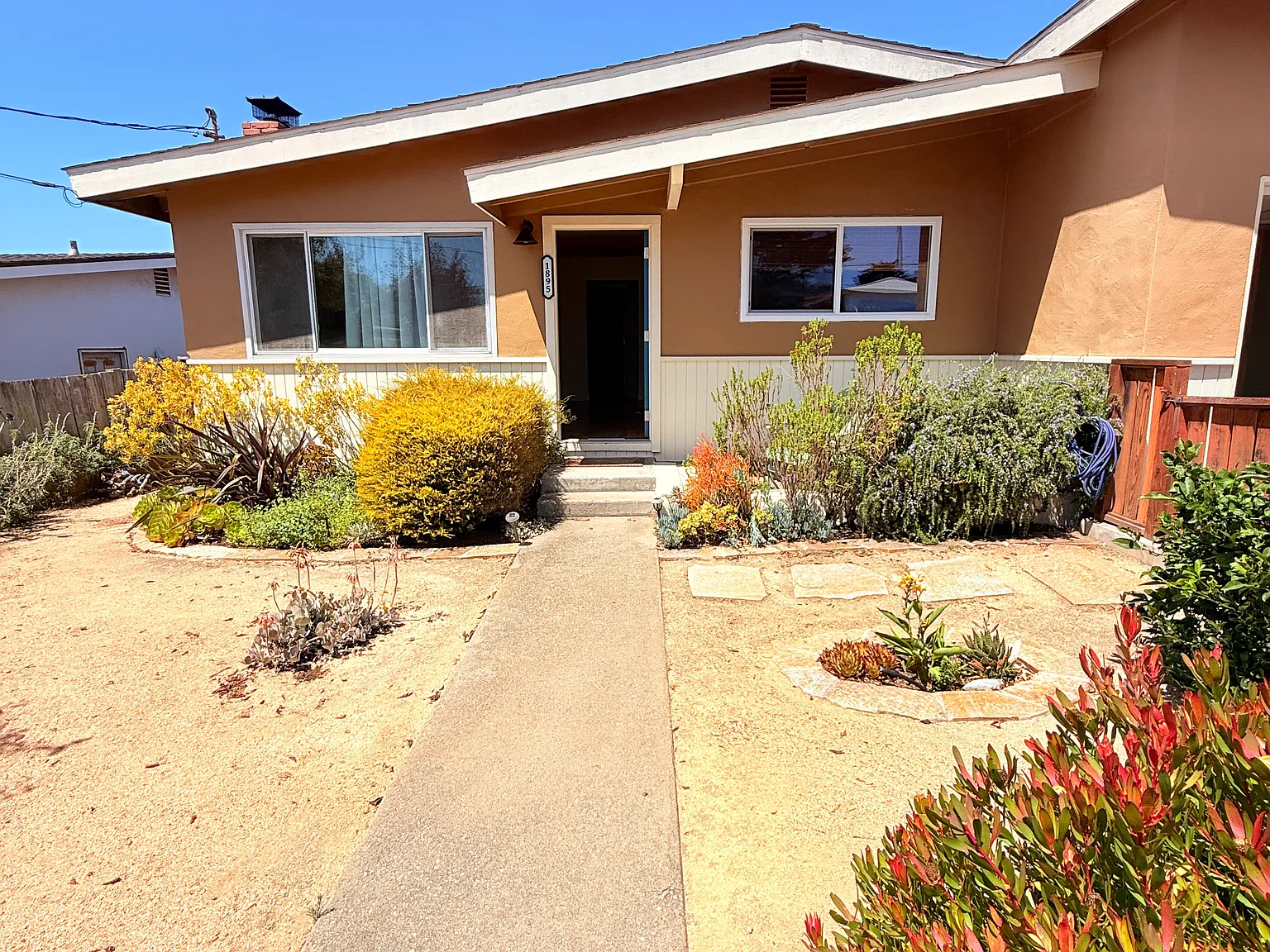 3 bed, 1.5 bath, 1030 sqft, $3,500 — Photo 1