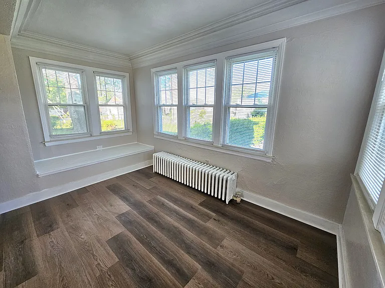867 Farnham Ave — Photo 11