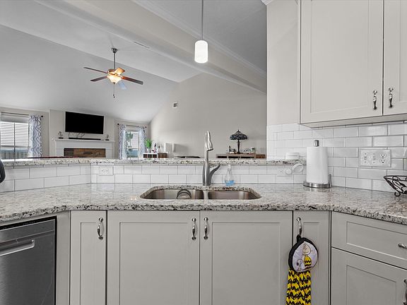 5th image of 2088 Fordham Dr