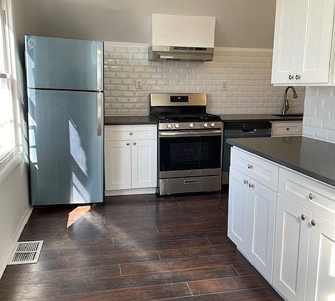 2nd image of 149 Hawthorne Ave #3