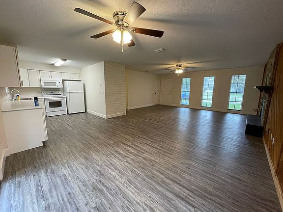 3rd image of 90 Hickory Hills Cir