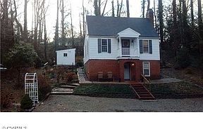 2nd image of 1832 Glencove Ln