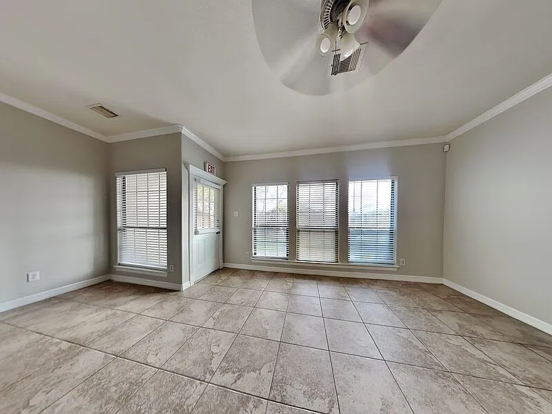 3 bed, 2.5 bath, 1750 sqft, $1,800 — Photo 2