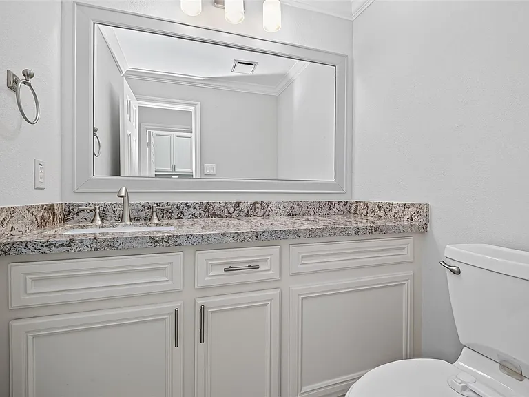 10310 Chevy Chase Dr — Photo 20