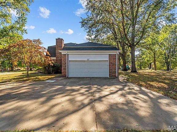 4th image of 11519 Rosary Ln