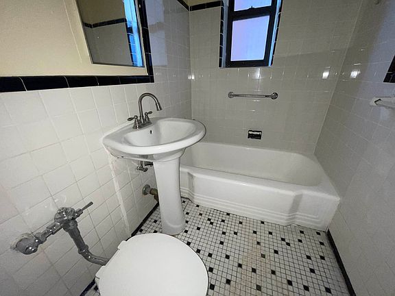5th image of 37-09 75th St #3B