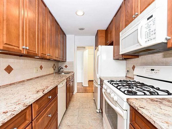 2nd image of 2 Birchwood Ct APT 2M