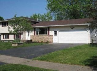 18 Rocklea Dr, Gates, NY 14624