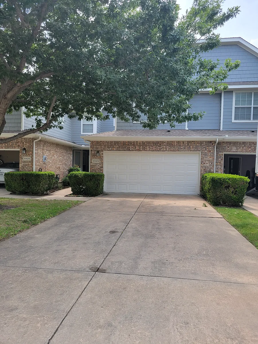 Double Garage - 9929 Dryden Ln