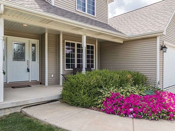 3rd image of 2123 Parkway Dr