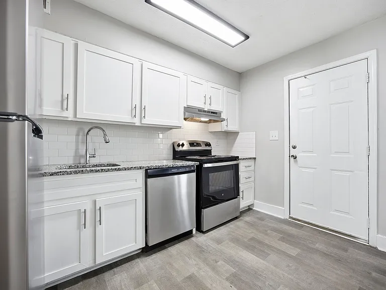 Ridgewood Apartments — Photo 6