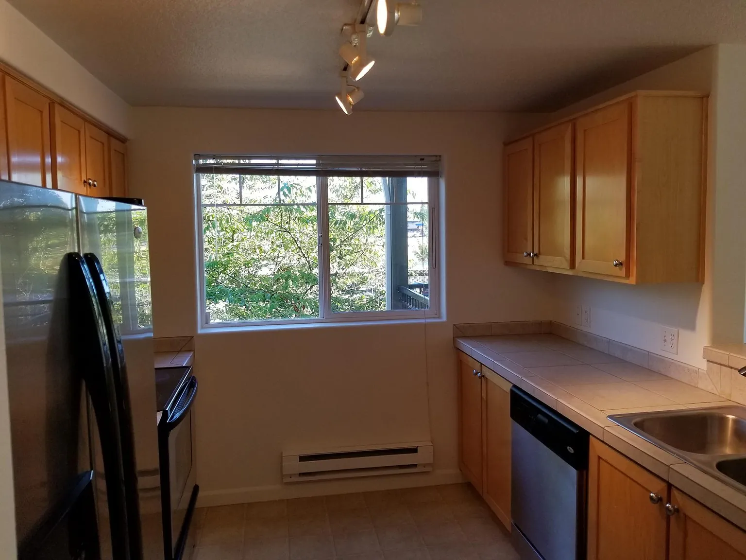 2 bed, 1200 sqft, $1,950 — Photo 3