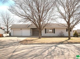 1904 3rd Ave SE, Sioux Center, IA 51250