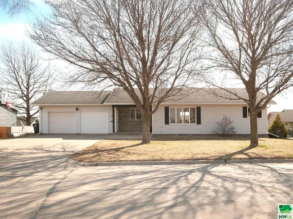 1904 3rd Ave SE, Sioux Center, IA 51250