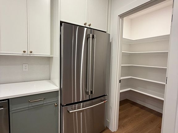 5th image of 905 N 167th St