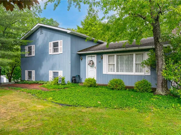 121 Timberlane Dr, Bangor, PA 18013