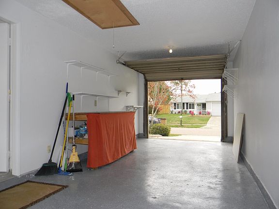 5th image of 601 Bay Lake Trl
